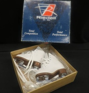lot 110 image: LITTLE GIRLS RIEDELL FIGURE SKATES NEAR NEW