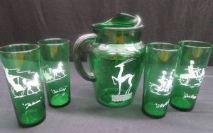 lot 113 image: VINTAGE ANCHOR HOCKING GAY NINETIES TUMBLERS AND PITCHER