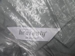 lot 137 image: NEW WESTIN HEAVNLY FLIGHT BLANKETS