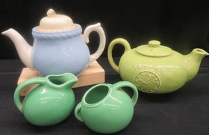 lot 138 image: VINTAGE POTTERY