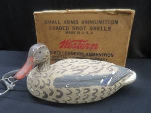 lot 139 image: WESTERN AMMO BOX  FOAM DUCK DECOY