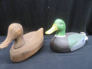lot 140 image: COLLECTABLE DUCK DECOYS