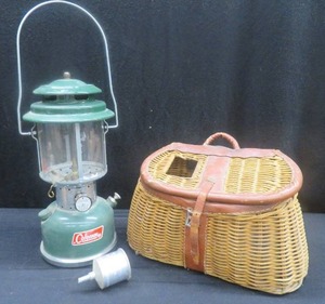 lot 141 image: COLEMAN LANTERN  FISHING CREEL