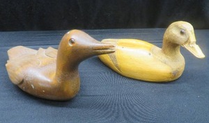 lot 142 image: 2 HAND CARVED DUCKS