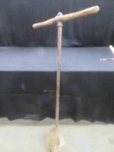 lot 148 image: VINTAGE POST HOLE DIGGER