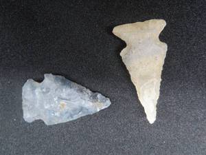 lot 165 image: 2 AUTHENTIC ARROWHEADS