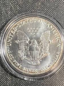 lot 05 image: 1986 AMERICAN SILVER EAGLE IN AIRTITE