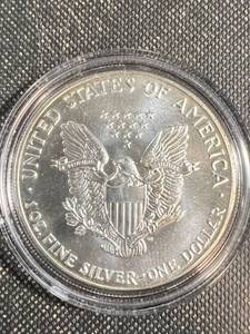 lot 07 image: 1987 AMERICAN SILVER EAGLE IN AIRTITE