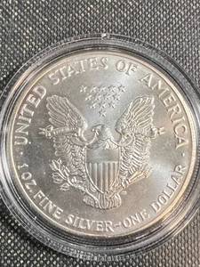 lot 12 image: 1989 AMERICAN SILVER EAGLE IN AIRTITE