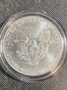 lot 15 image: 1990 AMERICAN SILVER EAGLE IN AIRTITE
