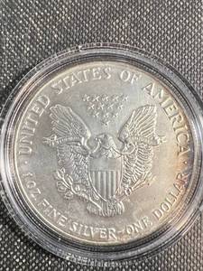 lot 17 image: 1991 AMERICAN SILVER EAGLE IN AIRTITE