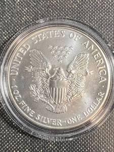 lot 19 image: 1992 AMERICAN SILVER EAGLE IN AIRTITE