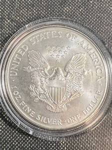 lot 45 image: 2001 AMERICAN SILVER EAGLE IN AIRTITE