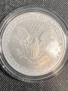 lot 60 image: 2007 AMERICAN SILVER EAGLE IN AIRTITE