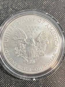 lot 68 image: 2011 AMERICAN SILVER EAGLE IN AIRTITE