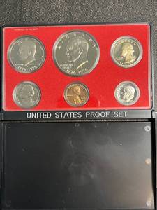 lot 93 image: 1975 US PROOF SET IN ORIGINAL PACKAGING