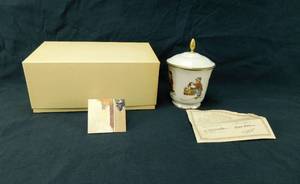 lot 78 image: Vintage 1979 Gorham Fine China Numbered Limited Edition Norman Rockwells Four Seasons A Boy and His Dog Covered Cachepot