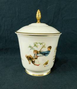 lot 173 image: Vintage 1980 Gorham Fine China Numbered Limited Edition Norman Rockwells Four Seasons Young Love Covered Cachepot
