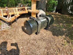 lot 3 image: 2014 Iljin Composites 3600-PSI CNG Pump SCT248-256GL