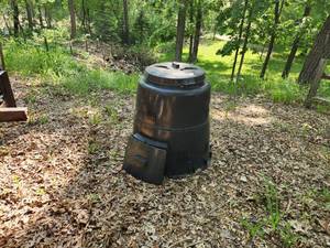 lot 6 image: Earth Machine Composter 33x24