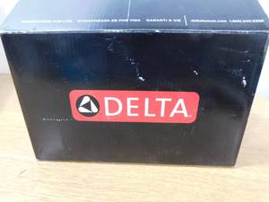 lot 62 image: DELTA B510LF FOUNDATIONS CHROME SINGLE HANDLE CENTERSET BATHROOM FAUCET