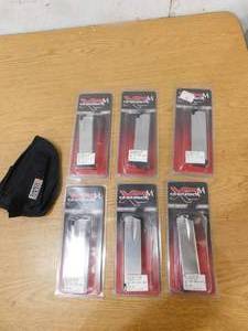 lot 70 image: 6 New Smith & Wesson .40 Hand Gun Magazine Clips and Case
