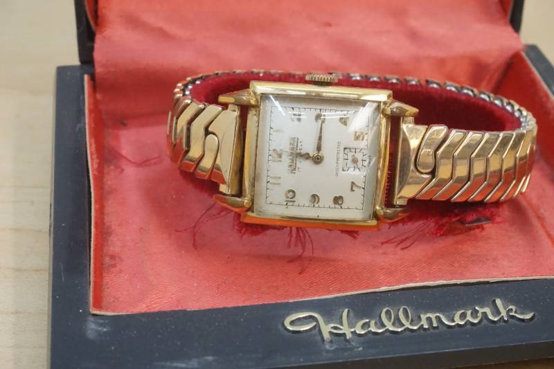 lot 192 image: Vintage Hallmark Watch