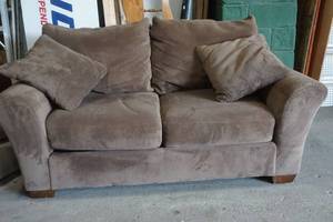 lot 1 image: love seat