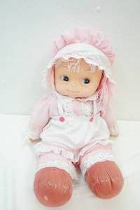 lot 4 image: Uneeda Brand Cloth doll
