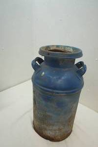 lot 8 image: Vintage Milk can