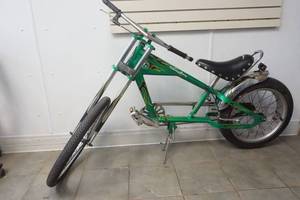 lot 10 image: Vintage Limited Edition Schwinn Sting Ray