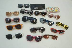 lot 17 image: Sunglasses