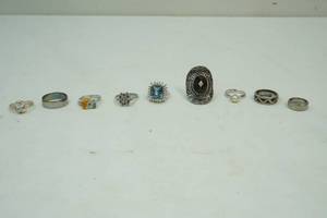 lot 23 image: Jewelry