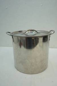 lot 32 image: Stock pot