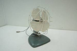 lot 34 image: vintage fan