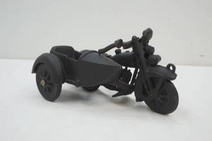 lot 44 image: Cast Iron Motorcycle