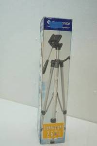 lot 45 image: Samsonite tripod