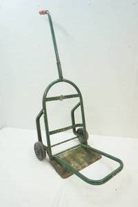 lot 64 image: cart