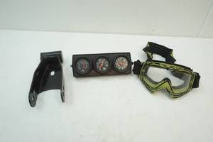 lot 67 image: Goggles, instrament cluster, lower drop shackle