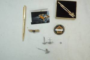 lot 93 image: Jewelry
