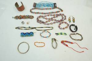 lot 94 image: Jewelry