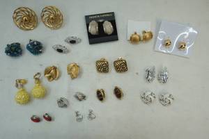 lot 96 image: jewelry