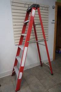 lot 156 image: Husky step ladder
