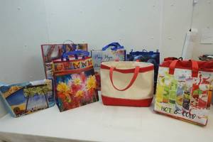 lot 160 image: reusable bags