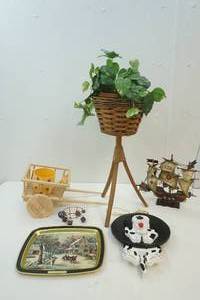 lot 168 image: outdoor decor