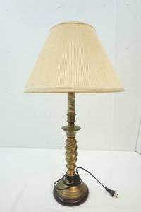 lot 262 image: table lamp