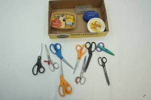 lot 298 image: sewing essentials