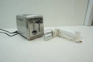 lot 305 image: small appliances