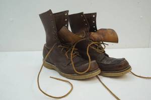 lot 318 image: Hudson Bay Herters boots