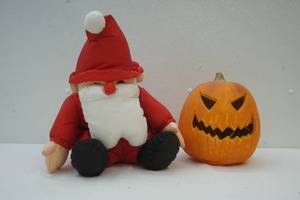 lot 344 image: holiday decor